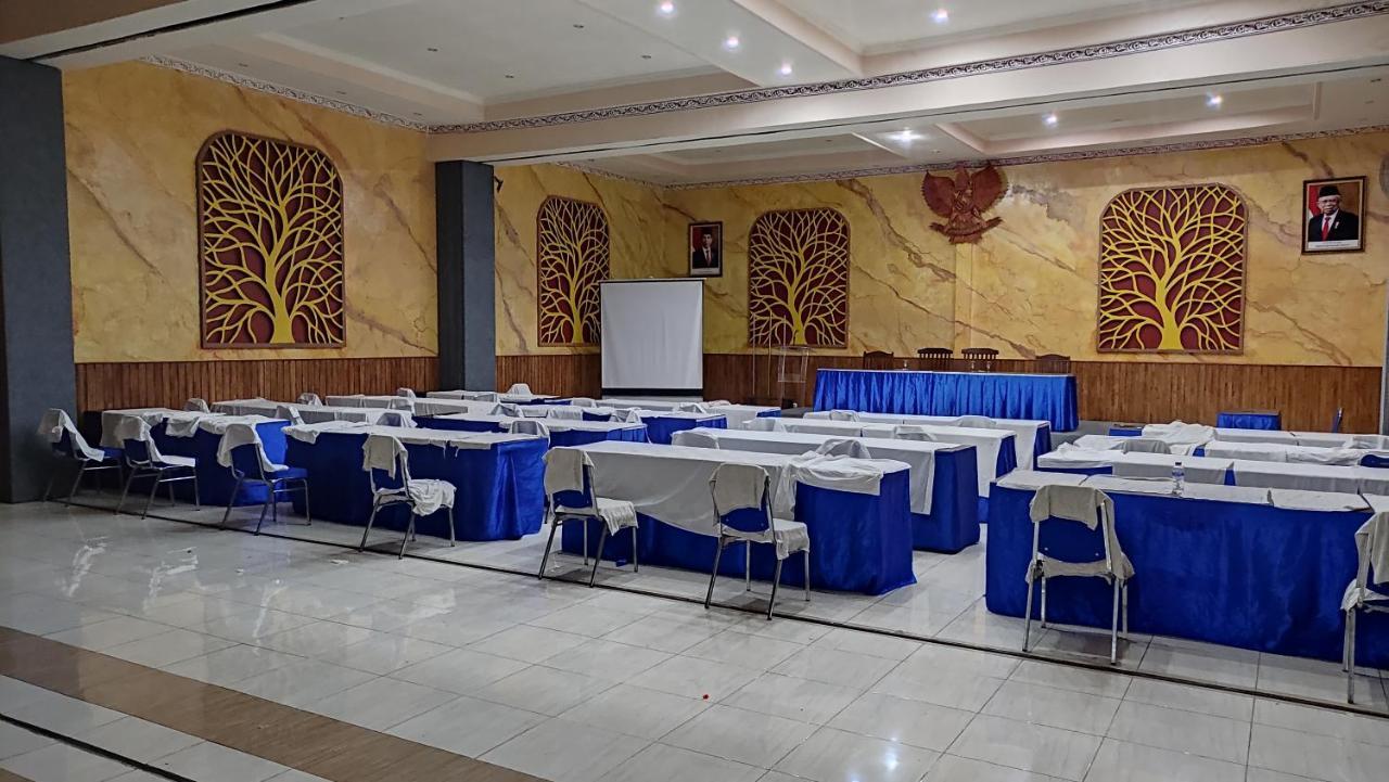 Mirabell Hotel & Convention Hall มะลัง ภายนอก รูปภาพ
