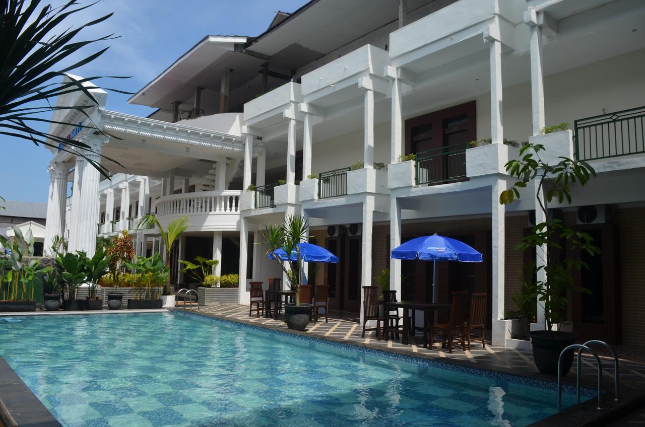 Mirabell Hotel & Convention Hall มะลัง ภายนอก รูปภาพ